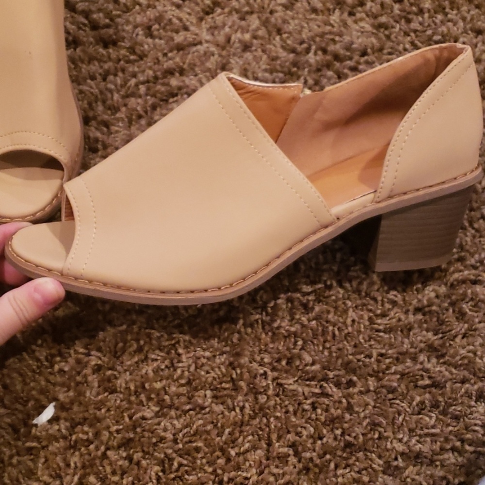 Tan slide ons - Picture 2 of 2